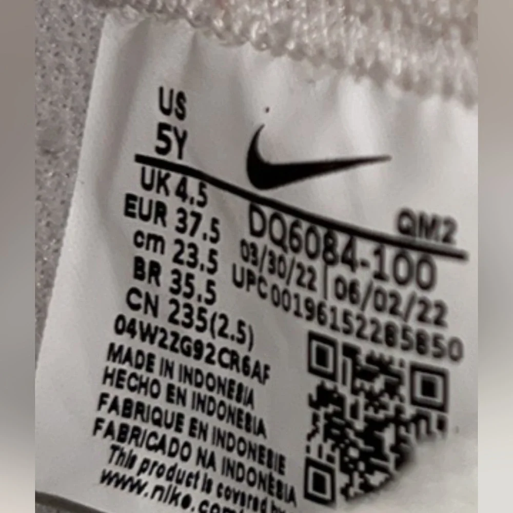 Nike youth hi-tops - Picture 4 of 9